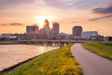 Fototapeta premium Des Moines, Iowa, USA. Cityscape image of Des Moines skyline, Iowa, USA at summer sunset.