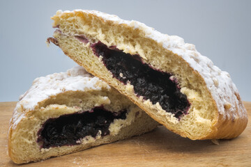 Berry filling for yeast cake.
