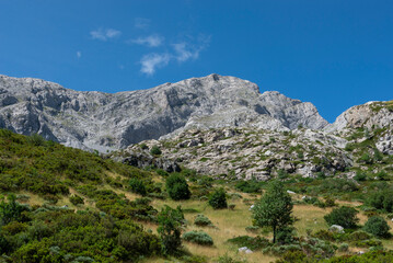 Vista de Pe&ntilde;a Mar&iacute;a desde Triollo, en la Monta&ntilde;a Palentina. Tomada en julio de 2025 en Palencia, Espa&ntilde;a.