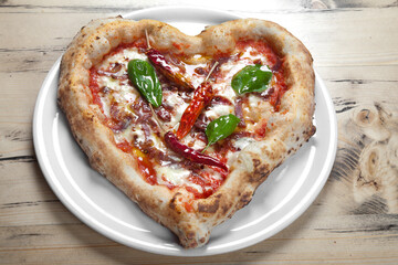 pizza San Valentino cuore dessert dolce innamorati 