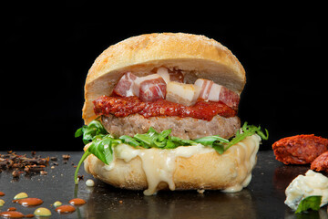 panini hamburger, ripieno, polpette, melanzane, pomodoro, insalata uova, zucchine, prosciutto, cotoletta 