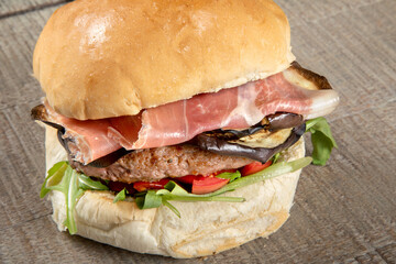panini hamburger, ripieno, polpette, melanzane, pomodoro, insalata uova, zucchine, prosciutto, cotoletta 