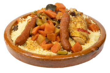 plat de couscous au poulet et merguez, en gros plan
