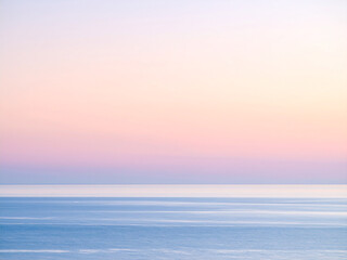 Obraz premium Surreal Endless Ocean Blending into Pastel Sky with No Horizon, Dreamlike Minimalist Seascape, Ethereal Lighting, Soft Color Gradient, Calm Water Surface, Tranquil Atmosphere