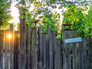 Sonnenuntergang am Gartentor