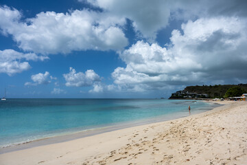 Idyllischer Strand in der Karibik auf Antigua