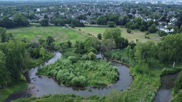 renaturierte Erft bei Neuss, Nordrhein-Westfalen, Deutschland