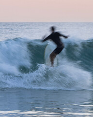 surfista em blur motion
