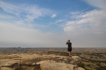 Fototapeta premium Hiker looking out over Theodore Roosevelt National Park, North Dakota, USA