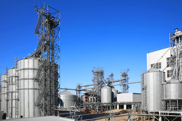 Modern granaries for storing cereal grains outdoors