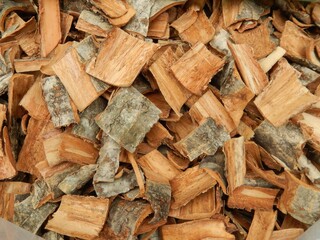 Chopped bark slices of Sorbus alnifolia as herbal medicine (This image is part of the Sorbus alnifolia series.)