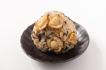ホタテとひじきの炊き込みご飯　おにぎり
