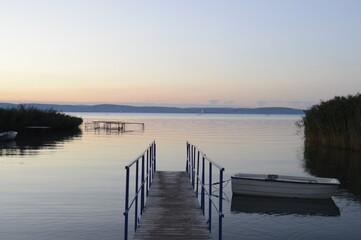 Obraz premium sunset on the lake