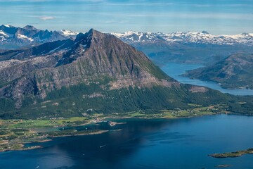 Bodø, la città norvegese a nord del circolo polare artico, tra il Vestfjorden e il Saltjorden