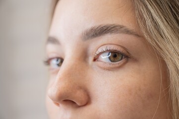 Obraz premium Close-up portrait of a woman after eyelash lamination procedure. 
