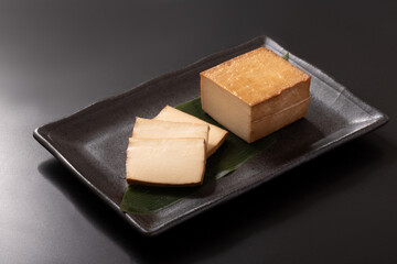 燻製とうふ（遠野産　大豆　桜チップ）