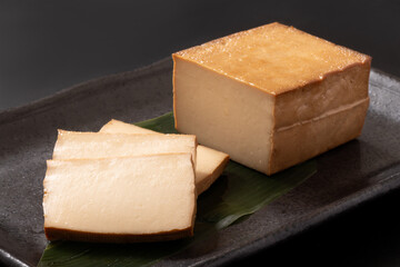 燻製とうふ（遠野産　大豆　桜チップ）