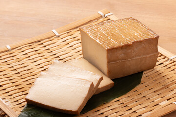 燻製とうふ（遠野産　大豆　桜チップ）