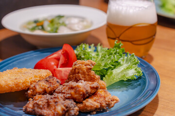 Homemade Dinner with Fried Chicken, Dumpling Soup and Beer / 唐揚げと餃子スープとビールの夕食
