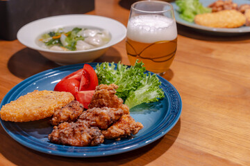 Homemade Dinner with Fried Chicken, Dumpling Soup and Beer / 唐揚げと餃子スープとビールの夕食
