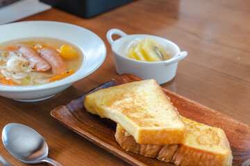 French Toast Breakfast with Sausage Soup and Yogurt Fruit / ソーセージスープとヨーグルトフルーツ添えのフレンチトースト朝食