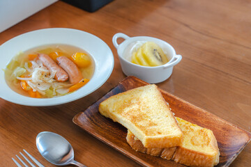 French Toast Breakfast with Sausage Soup and Yogurt Fruit / ソーセージスープとヨーグルトフルーツ添えのフレンチトースト朝食
