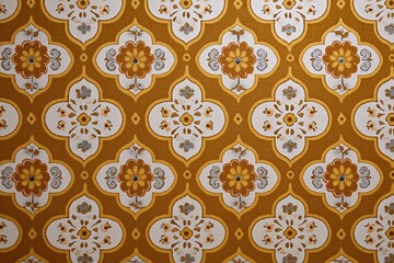 Orange vintage wallpaper with repeating floral quatrefoil pattern