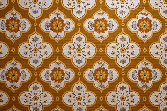 Orange vintage wallpaper with repeating floral quatrefoil pattern