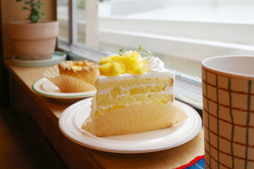 cake mango bake bakery cafe plate pie korea