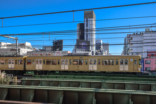 Urban Cityscape Featuring a Yellow Train, shin okubo Dec 10 2024