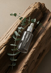 Obraz premium Clear bottle on wood with eucalyptus