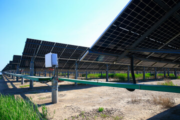 Solar photovoltaic panels and solar photovoltaic power generation systems