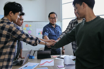 Obraz premium College Students With Teacher Uniting Hands In A Powerful Teamwork Gesture