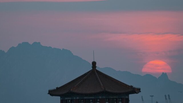 Stunning sunset timelapse over Qingdao Trestle Bridge captures the beauty of nature and architecture