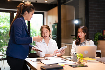 Professional young business woman manager explaining  solutions helping young employee at work.