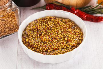 Spicy mustard sauce with seeds