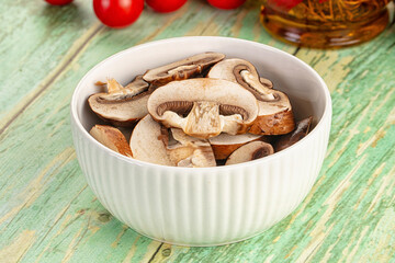 Sliced raw brown royal champignon