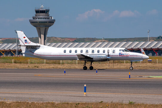 Avi&oacute;n privado turboh&eacute;lice Swearingen Metroliner de la compa&ntilde;&iacute;a BinAir en el aeropuerto de Madrid Barajas con matr&iacute;cula D-CNAG.
