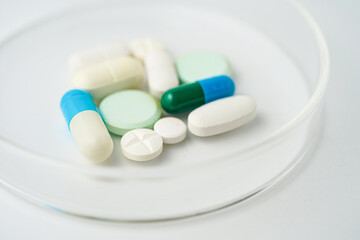 vitamin supplements capsules pill, softgel, fish oil, omega 3, vitamin E