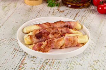 Hot mozzarella sticks with bacon