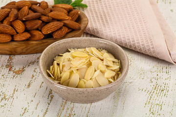 Sliced almond nut for culinary