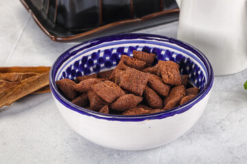 Dry sweet chocolate ceral flakes