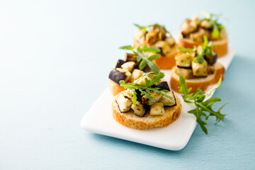 Crostini with eggplant and arugula