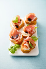 Crostini with prosciutto and balsamic