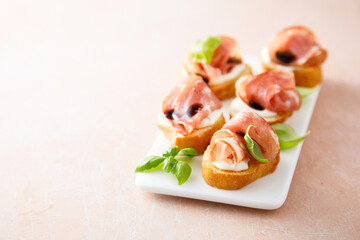 Crostini with prosciutto and balsamic