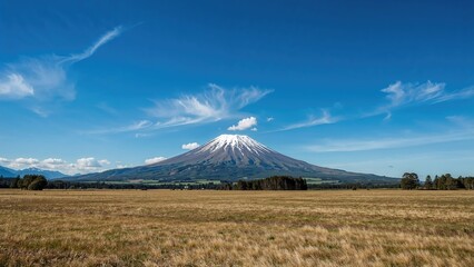 Naklejka premium Scenic mountain landscape featuring a hiking trail under a blue sky