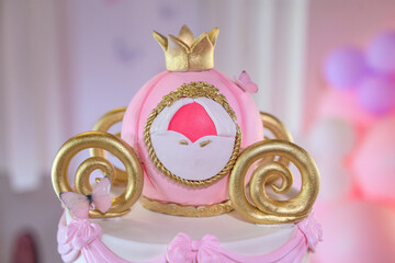 Birthday cake in the shape of a royal carriage