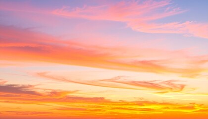 Fototapeta premium Colorful Sunset Sky with Wispy Clouds