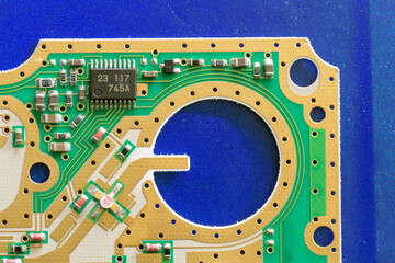CIRCUITO DE COMPUTADORA SOBRE FONDO AZUL