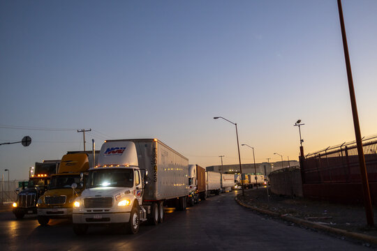 Twilight Traffic at Ciudad Juarez Border